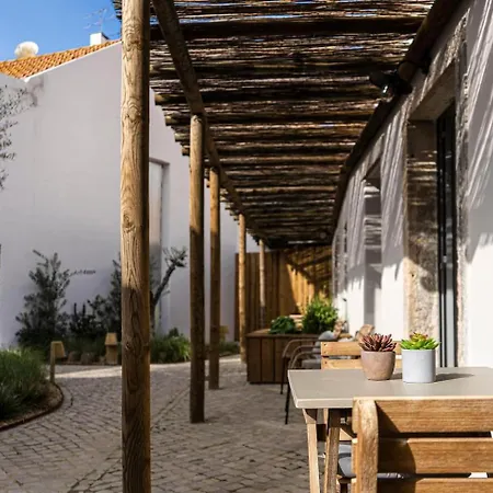 Charming Design House In With Garden - 41 * Montijo